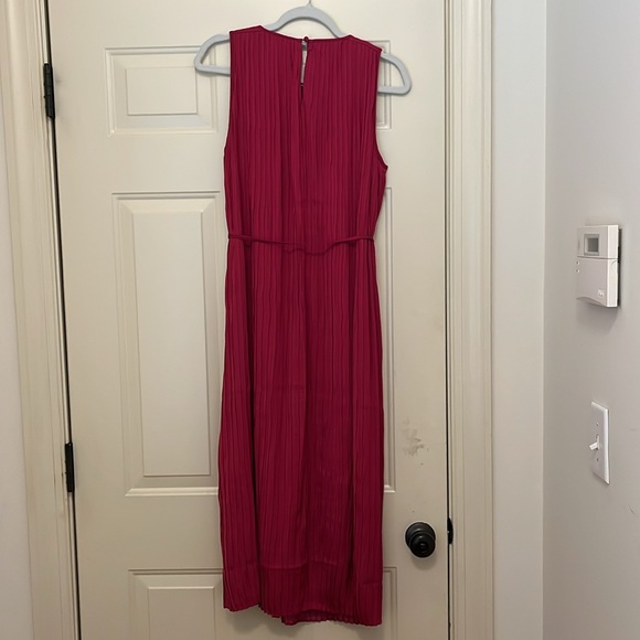 Banana Republic Elegant Berry Crystal Pleated Midi Dress/NWT/S - Picture 7 of 13